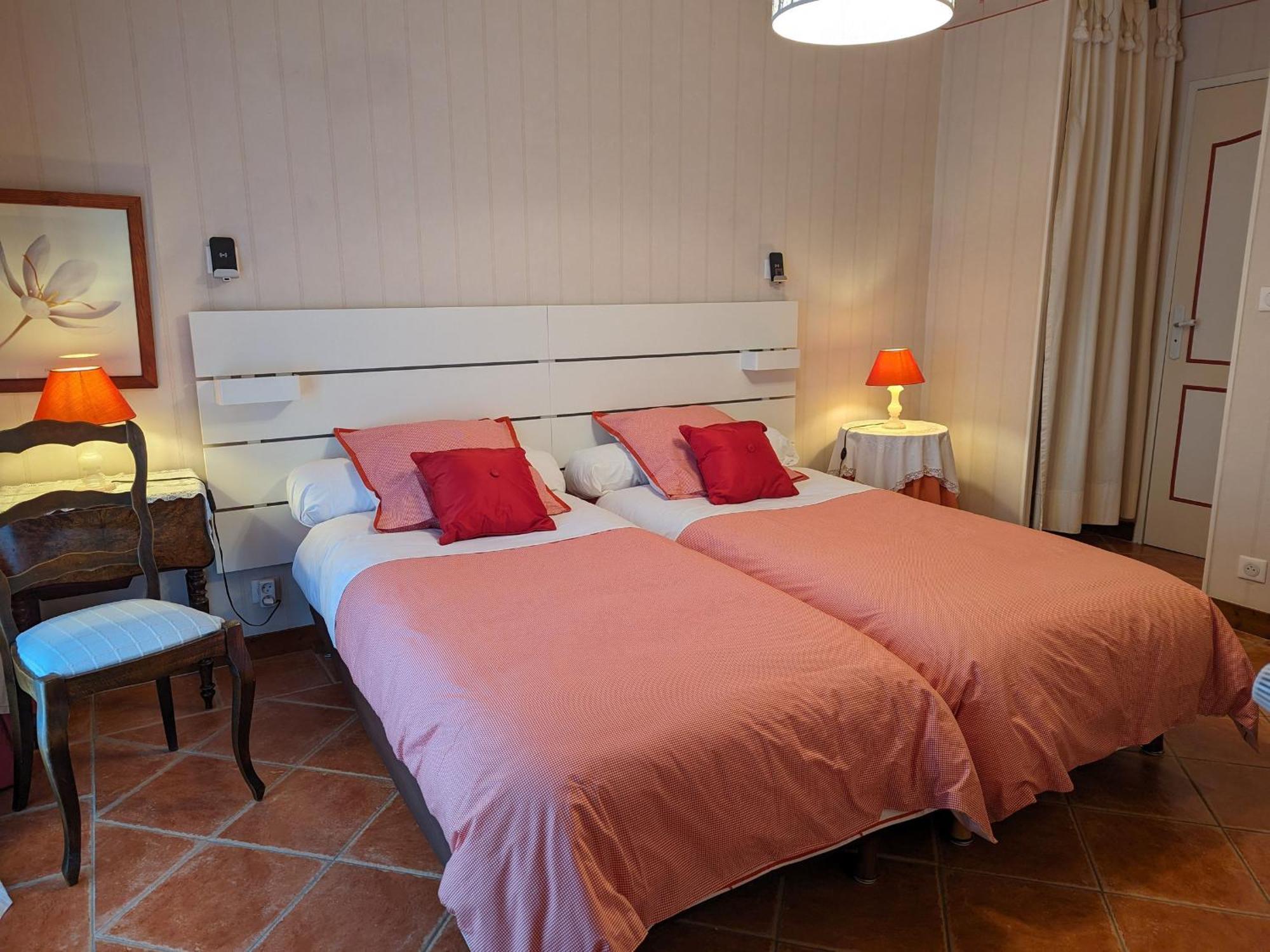 Charme Au Coeur Des Chateaux : Chambre D'Hotes Avec Wifi - Fr-1-590-329 Bed & Breakfast Tavers Exterior photo